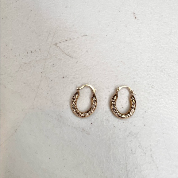 14K Yellow Gold Hollow Puff Earrings Shrimp Hoop Earrings . - Picture 4 of 7